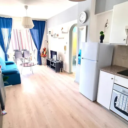 2br Coastal Comfort With Internet Access * Ларнака