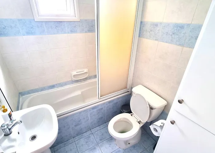 Apartment 2br Coastal Comfort With Internet Access