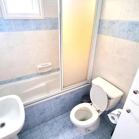 Apartament 2br Coastal Comfort With Internet Access