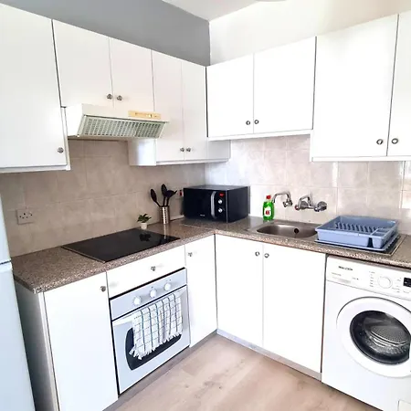 Peaceful 2Br Coastal Stay Near The Beach & Shops *